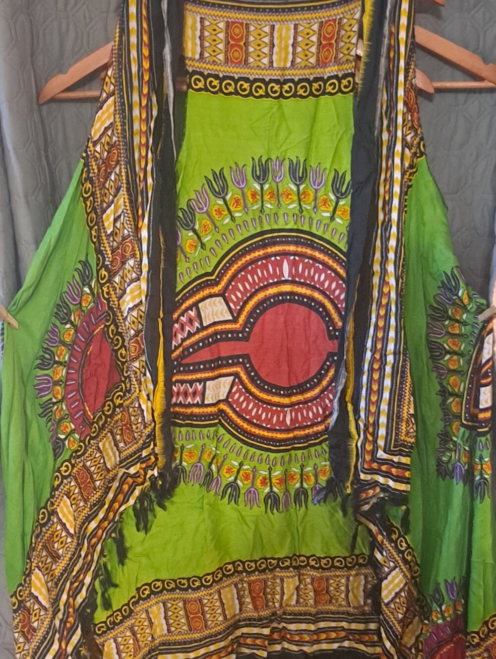 Vibrant Green Dashiki-Style Tunic with Bold Central Motif